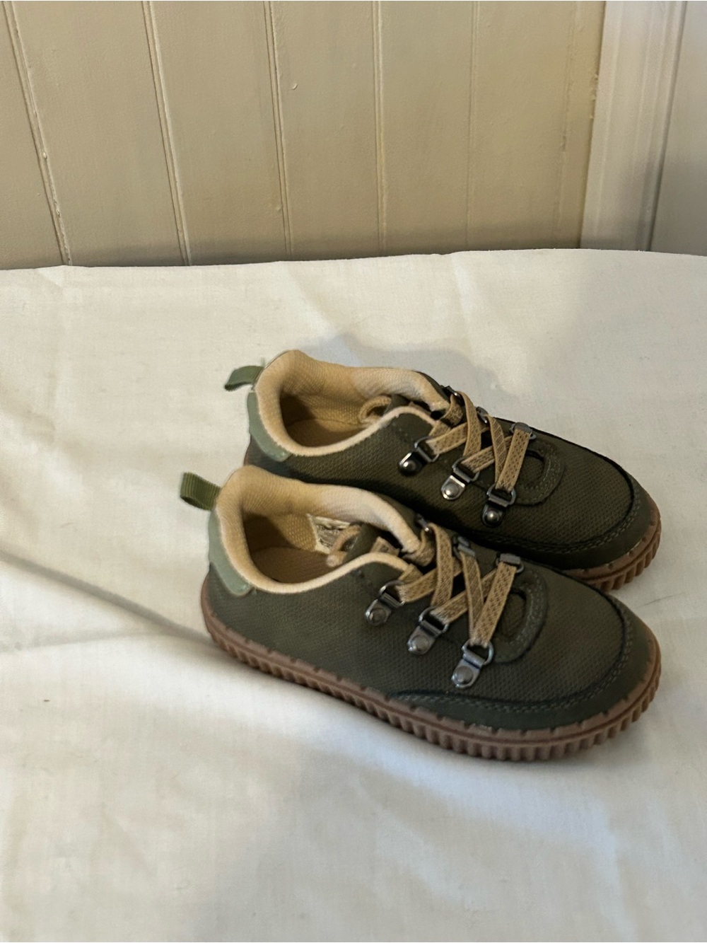 Oshkosh B’gosh Heidy Olive Green Toddler Sneakers Size 8 M NWOT